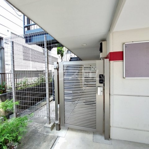 13/21 エントランス