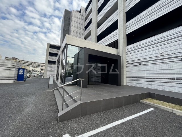 27/30 エントランス