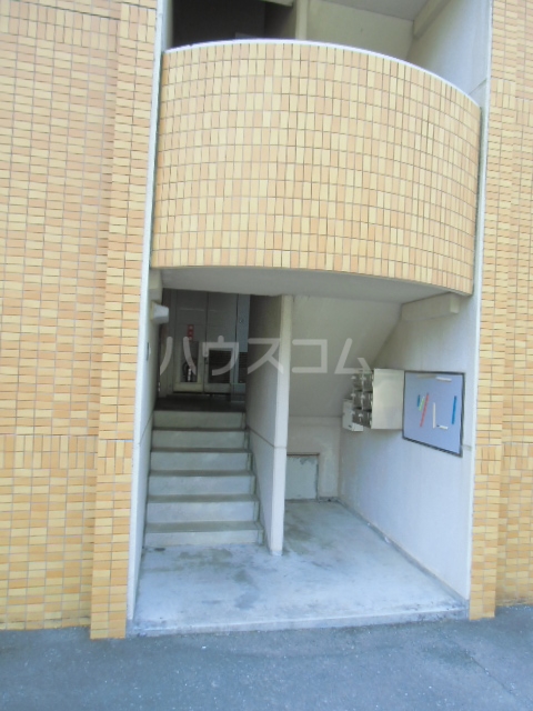 21/27 エントランス