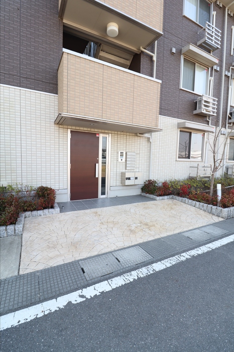 14/25 エントランス