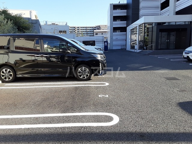 28/30 駐車場