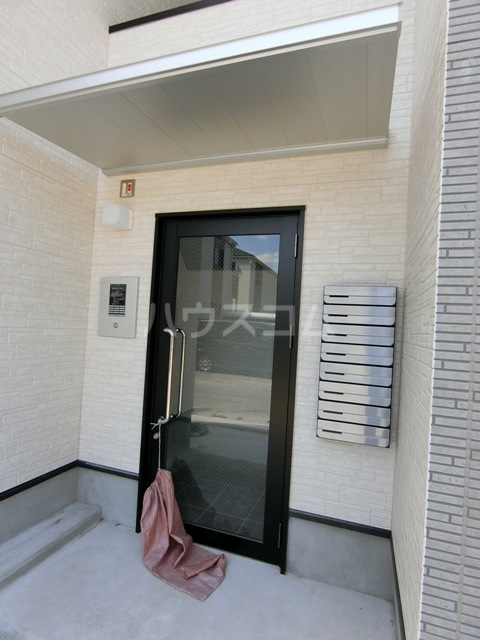 27/30 エントランス