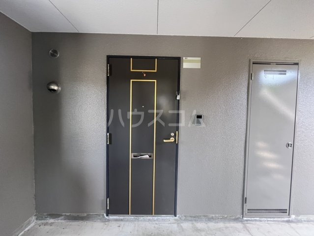 23/30 エントランス