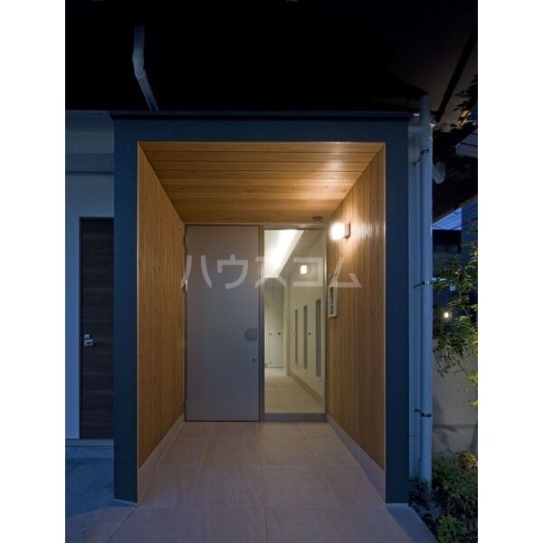 15/22 エントランス