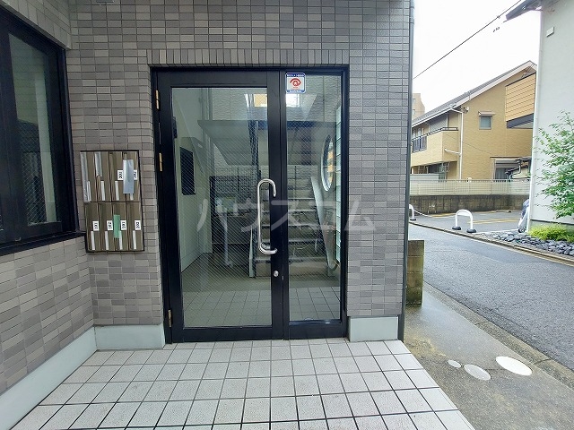 26/30 エントランス