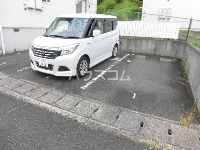 23/30 駐車場