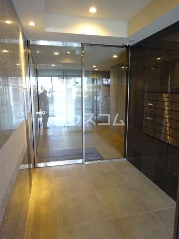 24/30 エントランス