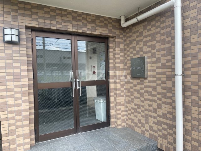 19/22 エントランス