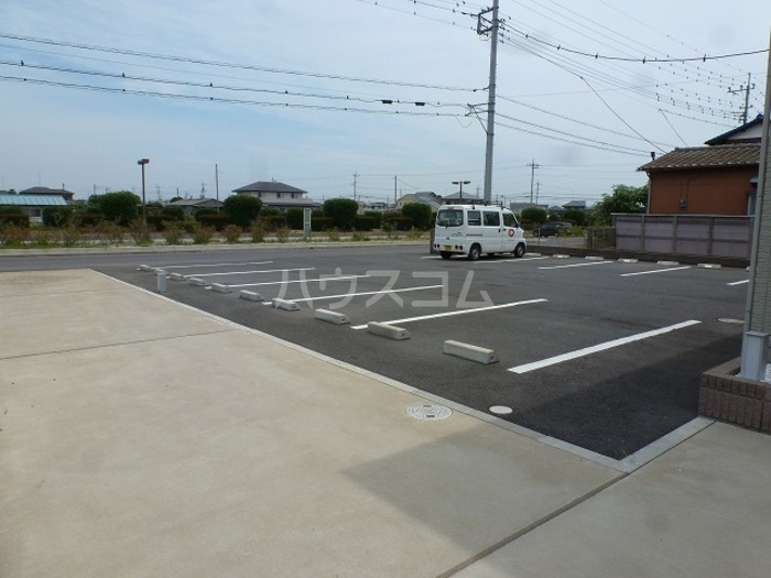 18/18 駐車場