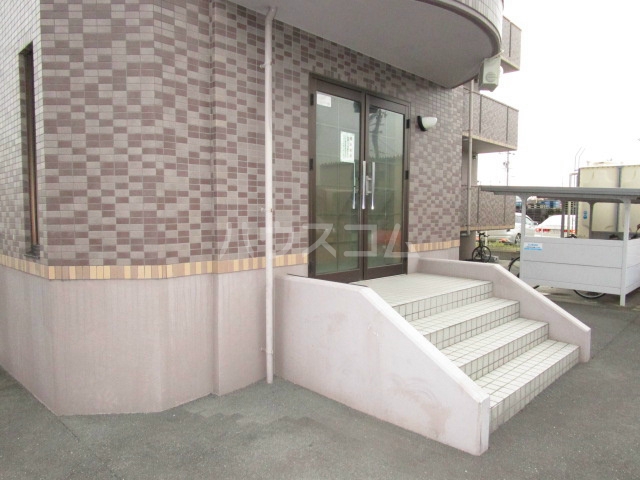 24/26 エントランス