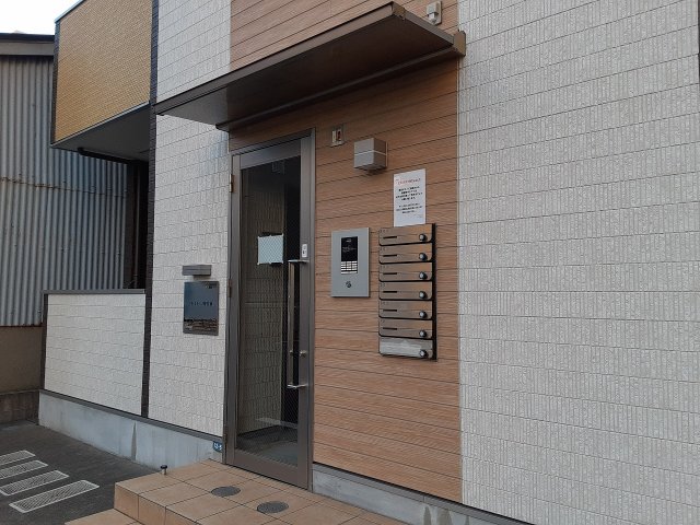 22/23 エントランス