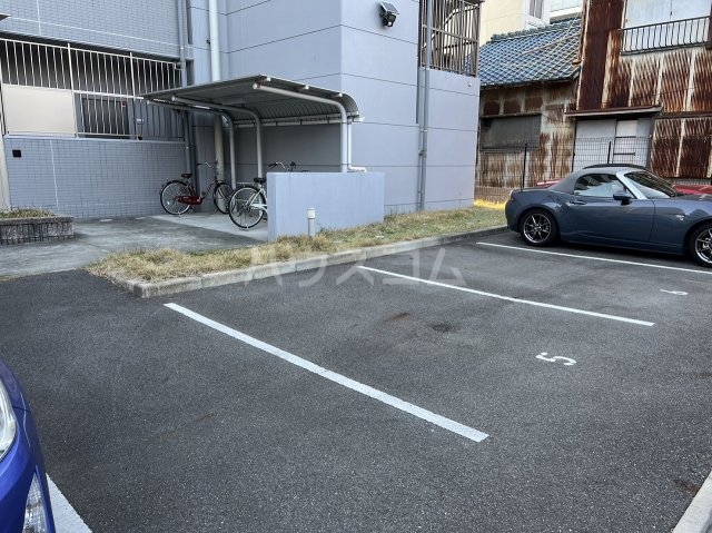28/30 駐車場