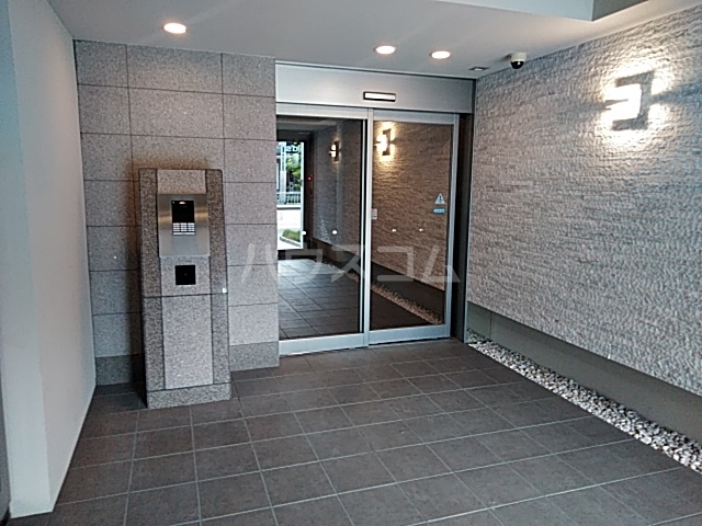 25/30 エントランス