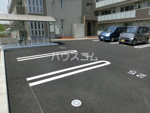 18/28 駐車場