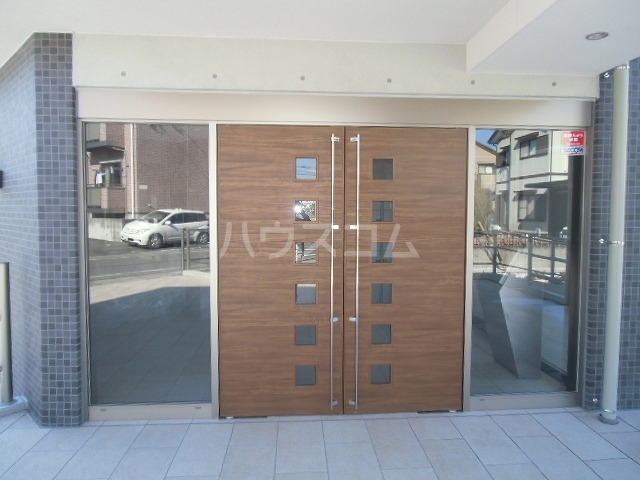 18/30 エントランス