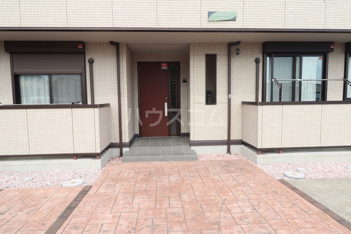 16/23 エントランス