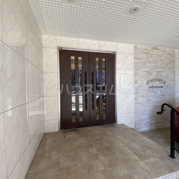 17/25 エントランス