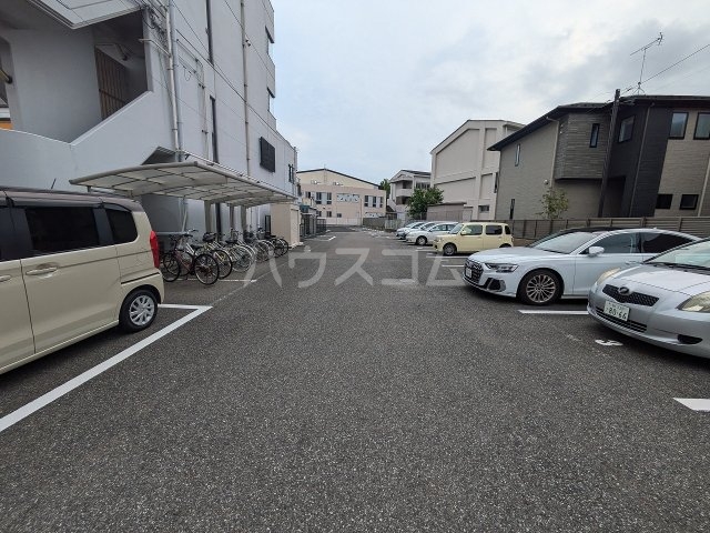22/30 駐車場