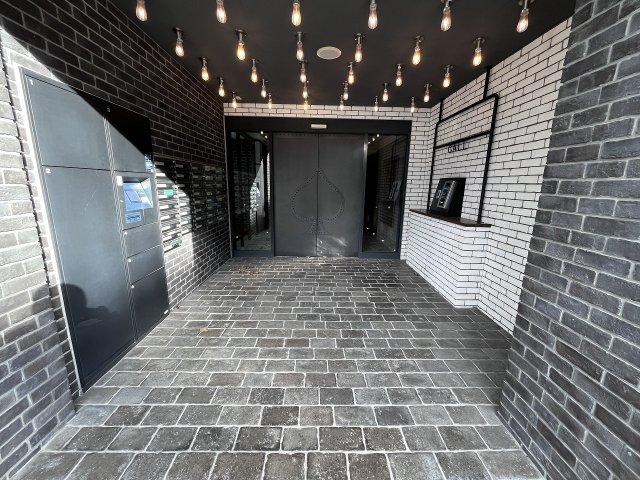 26/29 エントランス