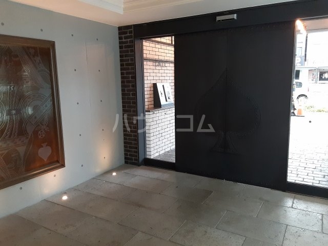 23/30 エントランス