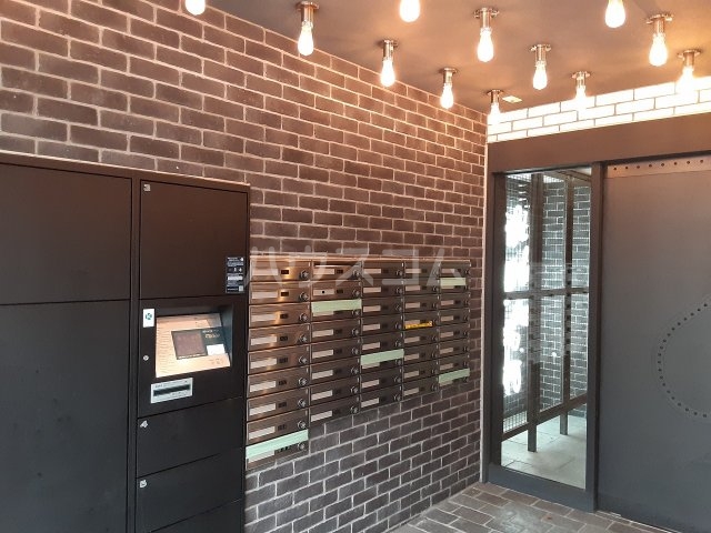 24/30 エントランス