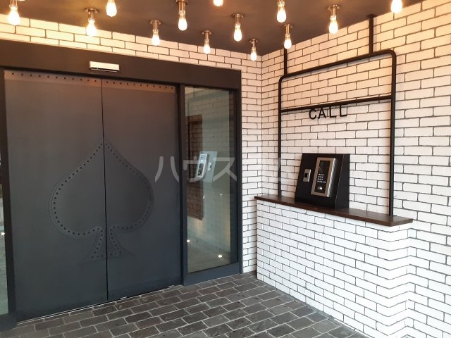 25/30 エントランス