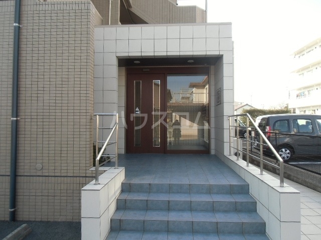 24/30 エントランス