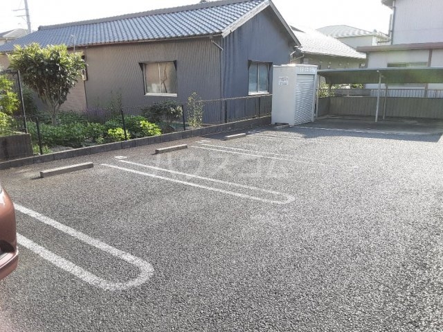 23/30 駐車場