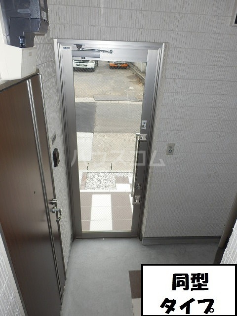 19/19 エントランス