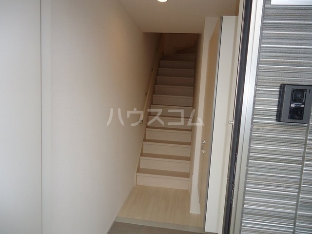 27/30 エントランス