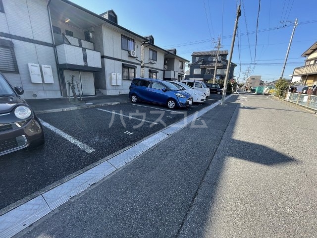 25/28 駐車場