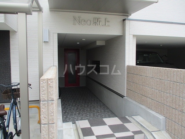 27/30 エントランス