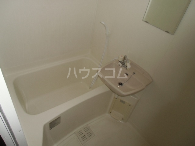 13/30 浴室