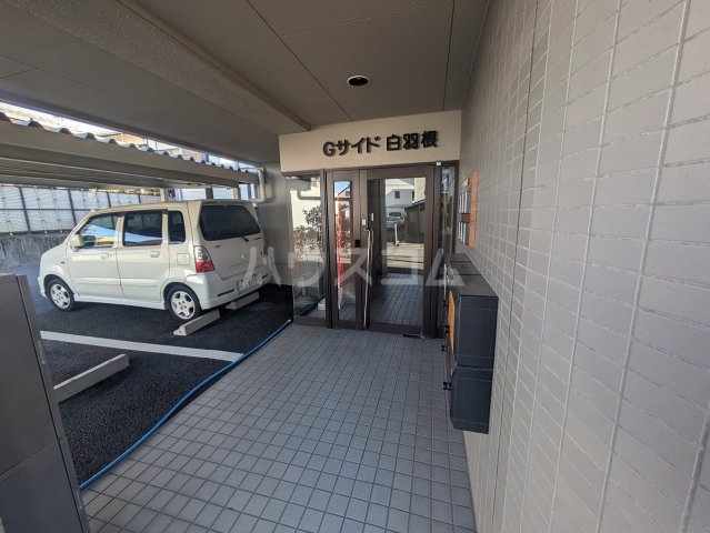 27/30 エントランス