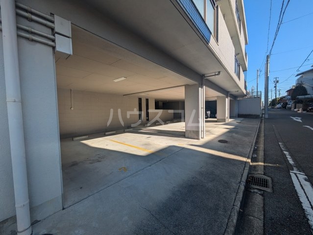 28/30 駐車場