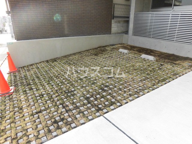 22/28 駐車場