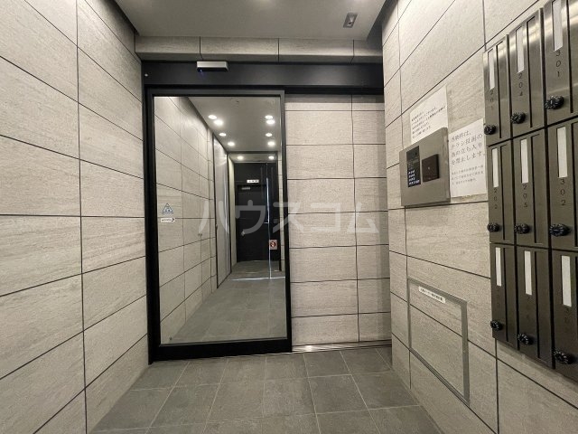 23/30 エントランス