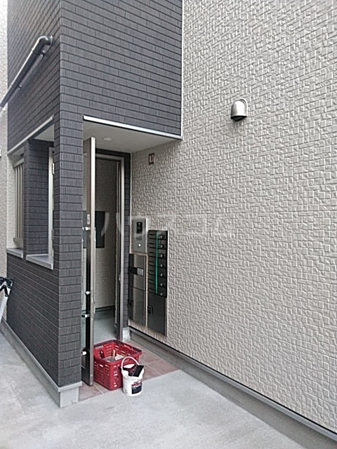 18/27 エントランス