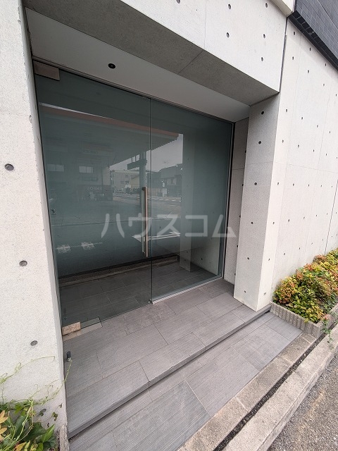 23/30 エントランス