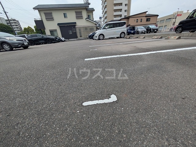 25/30 駐車場
