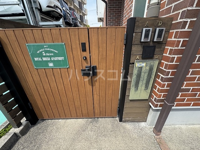 23/30 エントランス