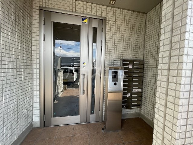 24/30 エントランス