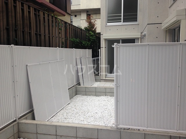 26/30 エントランス