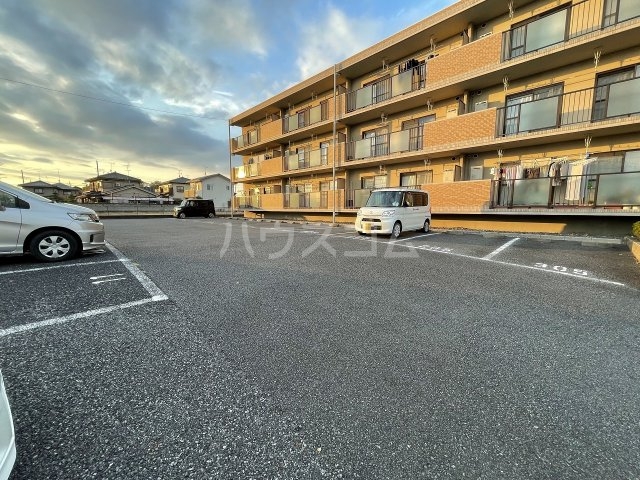 23/30 駐車場