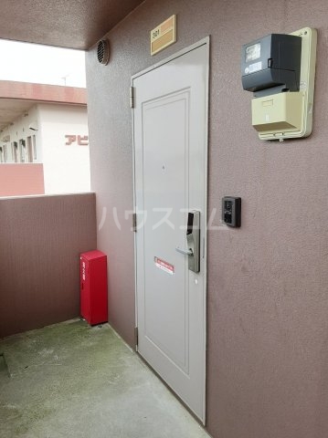 28/30 エントランス