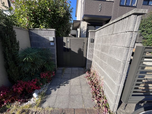 27/30 エントランス