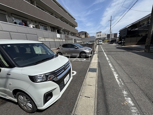 23/30 駐車場