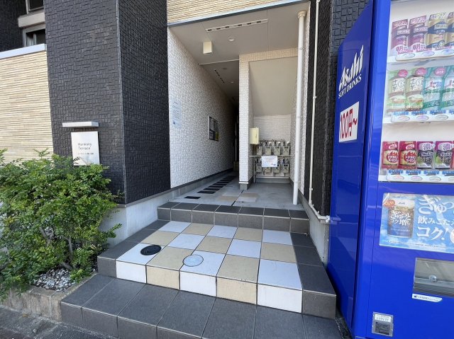 27/30 エントランス