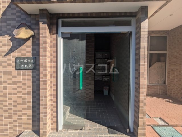 23/30 エントランス