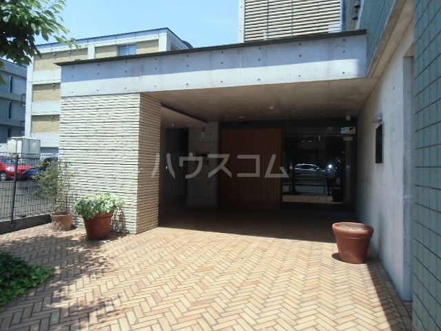 25/30 エントランス